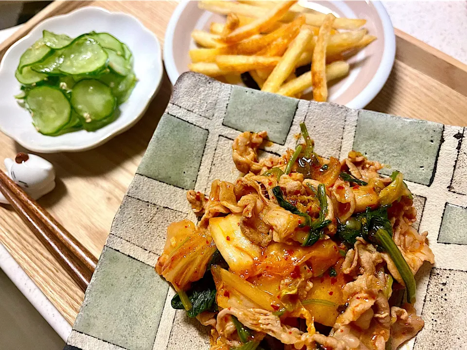 豚キムチーズほうれん草 と ポテト と きゅうりの生姜和え|コトコト煮つめますさん