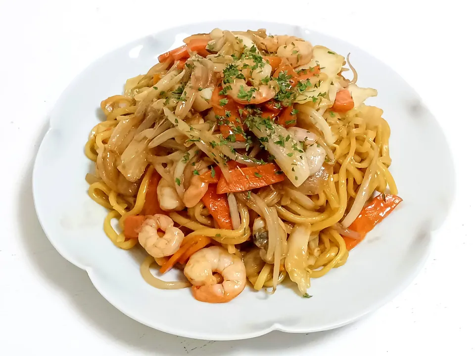 【具がたっぷり🎯】海老とシーフードのオイスターソース焼きそば🤤|Falco*さん