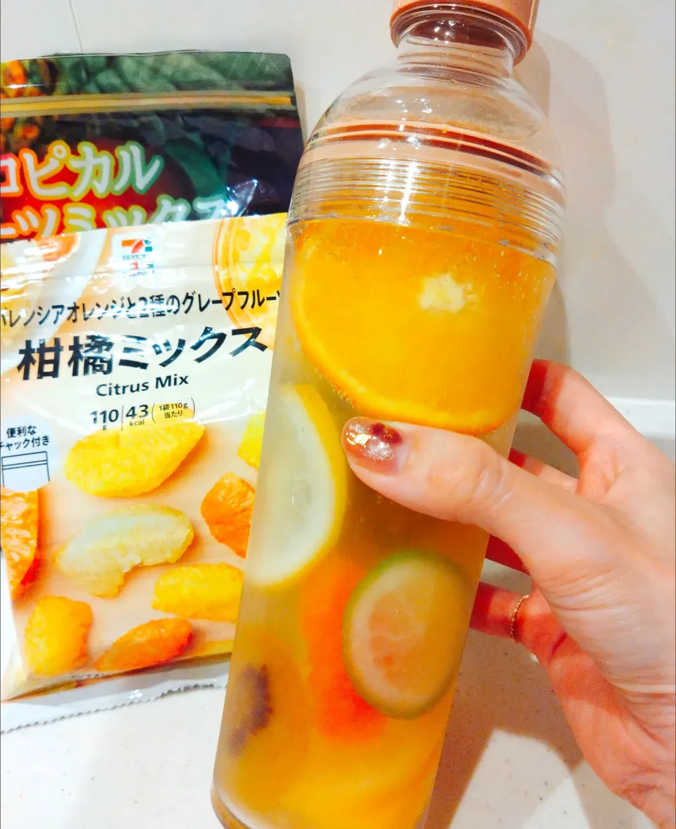 デトックスウォーター🌸冷凍フルーツ炭酸水|samさん