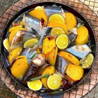 秋刀魚と柿の秋なアヒージョ
