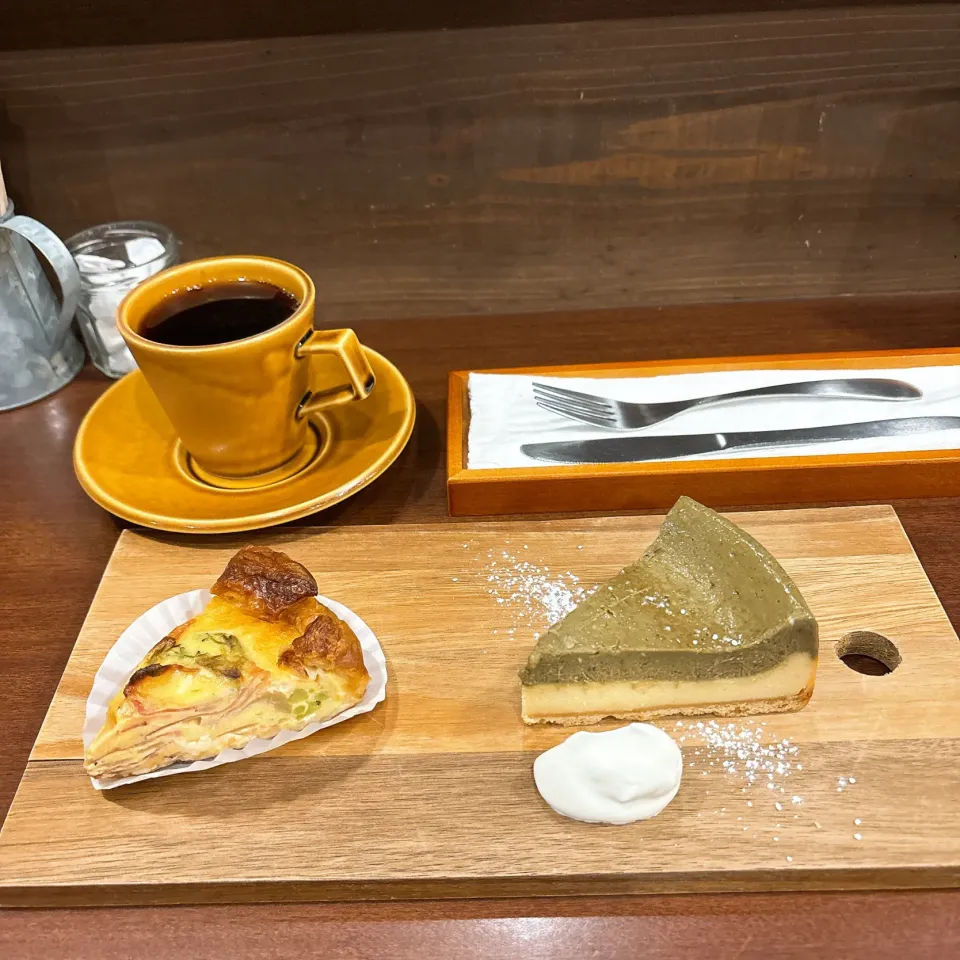 キッシュとほうじ茶と白ごまのチーズケーキ|ちゃみこさん