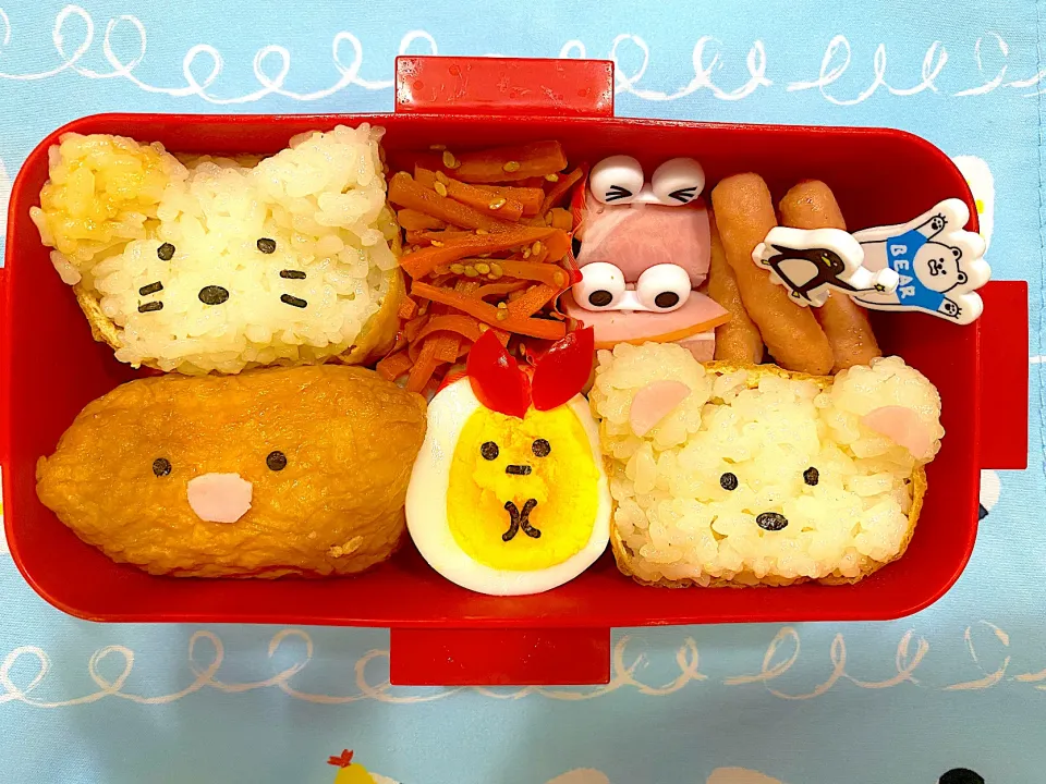 すみっコぐらしおいなりお弁当です　ねこが悲しい顔に…😅#お弁当|みなみさん