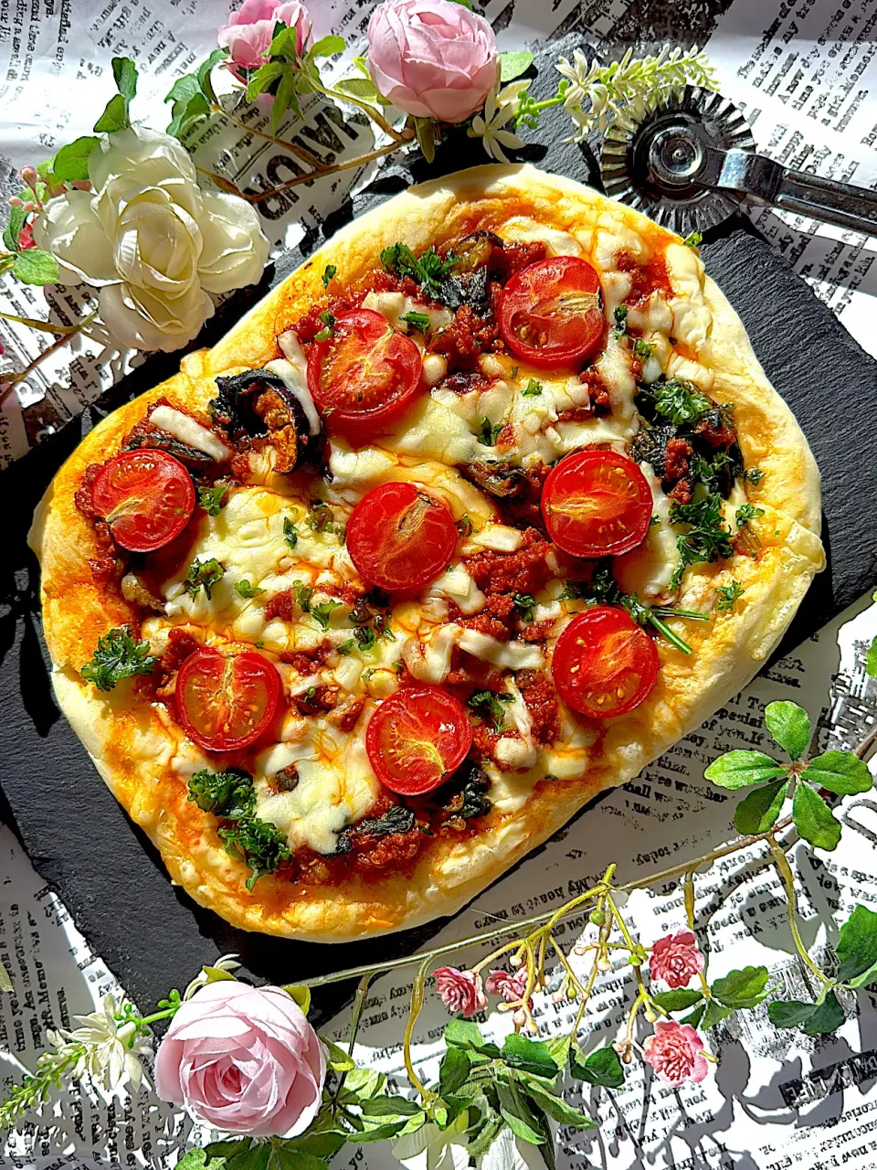 茄子とほうれん草のボロネーゼピザ✨|いっちゃんさん