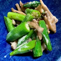 オクラと舞茸のオイスターマヨ炒め|🐶たぬとんキッチンさん