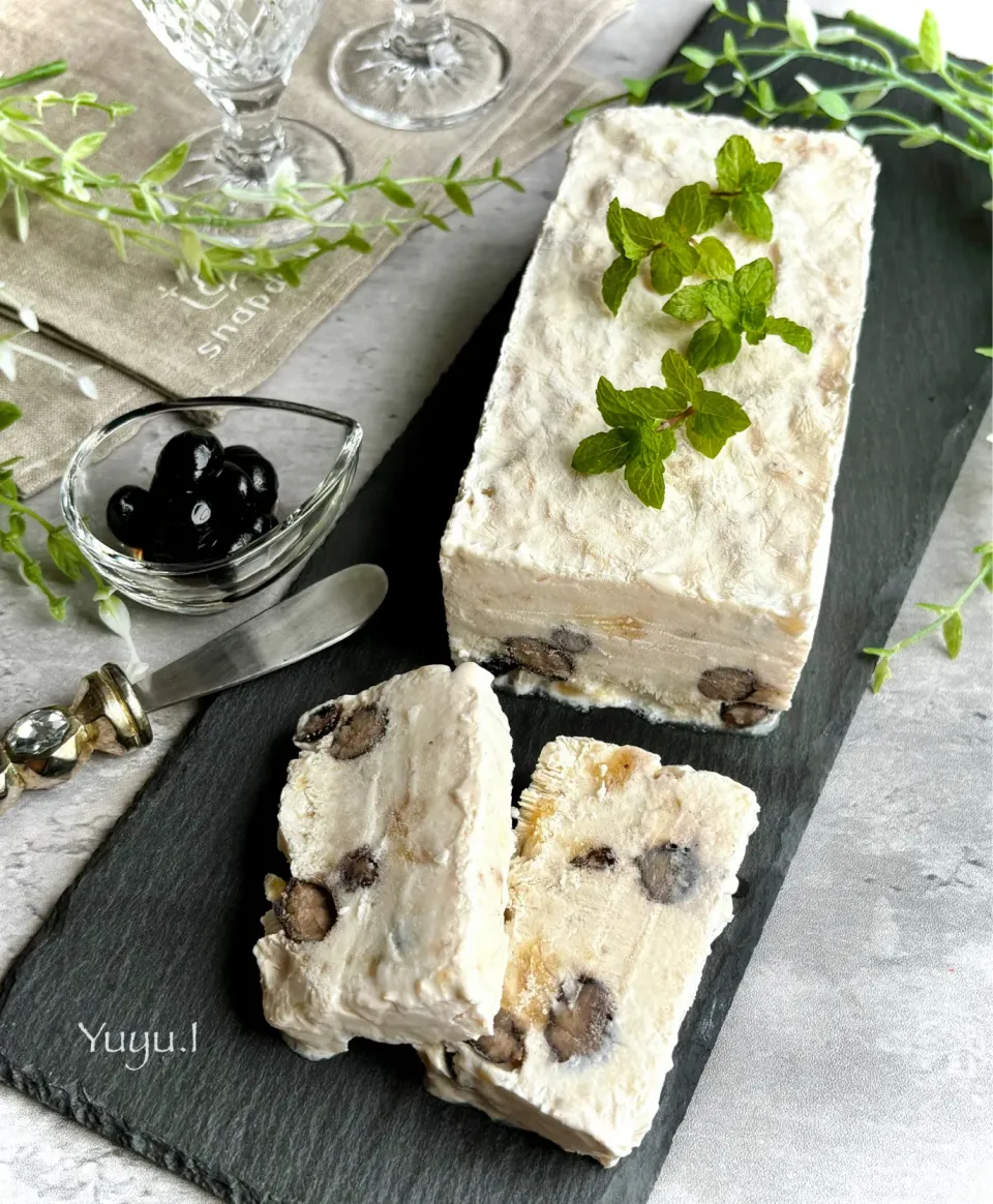 濃厚ヨーグルトで黒豆とバナナのカッサータ|ゆーこどんさん