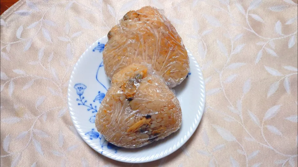 9/16の夜勤弁当
あさりの炊き込みごはんおにぎり|卯月さん