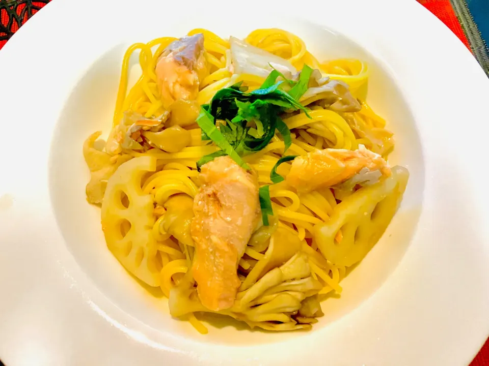 ✩.*˚鮭と舞茸のバター醤油パスタ|ゆきえもんさん