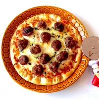 市販のピザシートで簡単！『ミートボールピザ』|ココキッチンさん