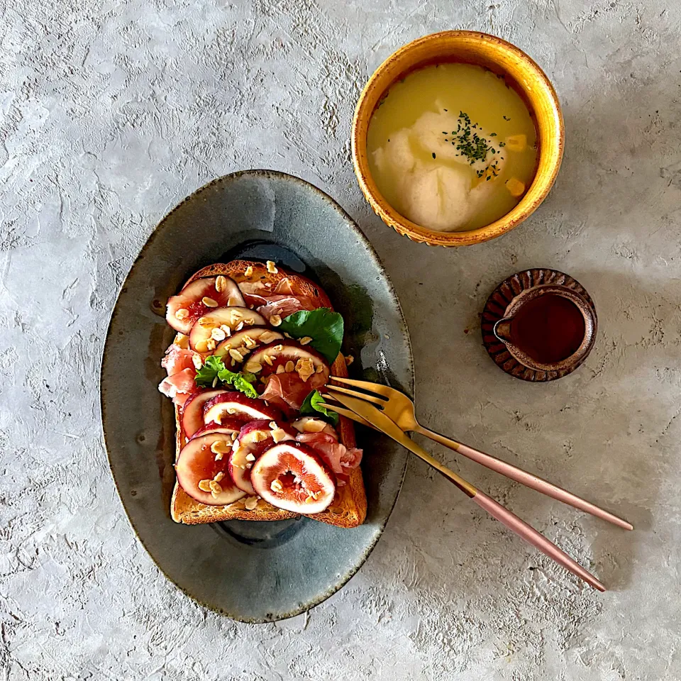 イチジク生ハムクリームチーズオープントースト|mihooobuuさん