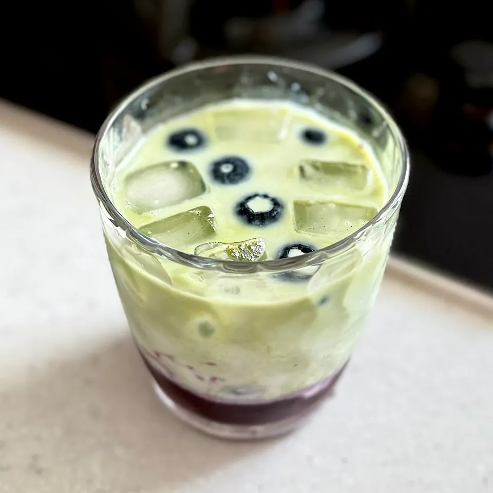 Blueberry Matcha Latte|Zhen Zhenさん