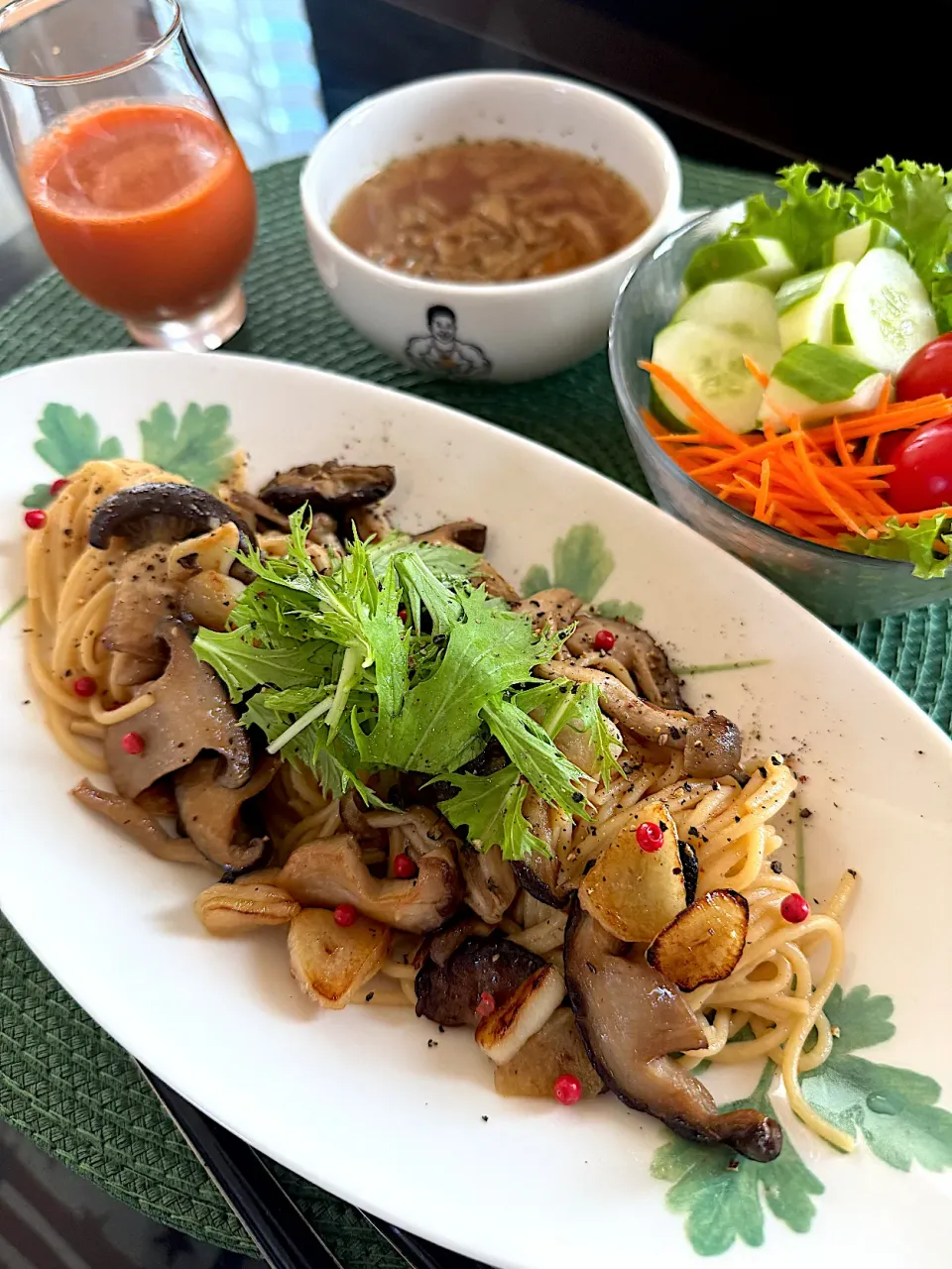 ゆかりさんの料理 キノコまみれの秋パスタゼンブヌードル使用〜|ゆかりさん