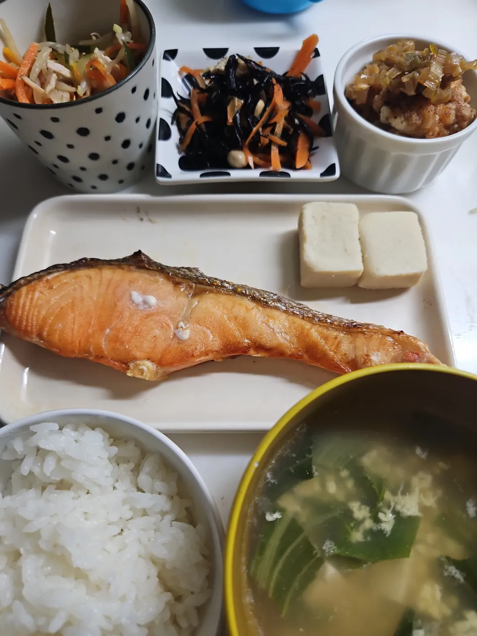 ☆夕飯☆ごはん、卵味噌汁、鮭、高野豆腐、油淋鶏、ひじき、ナムル|ｼｮｺﾗさん