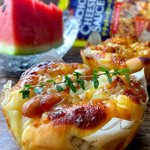 「ＭＣナチョチーズソース／チリ＆チーズ」を使ってみたSnapdishの料理・レシピ写真:ウインナーチーズパンwithナチョチーズソース