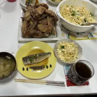 晩御飯☆マカロニサラダ☆塩鯖葱入り手作りポン酢☆手羽先のにんにくしょうが漬け唐揚げ|Saharaさん