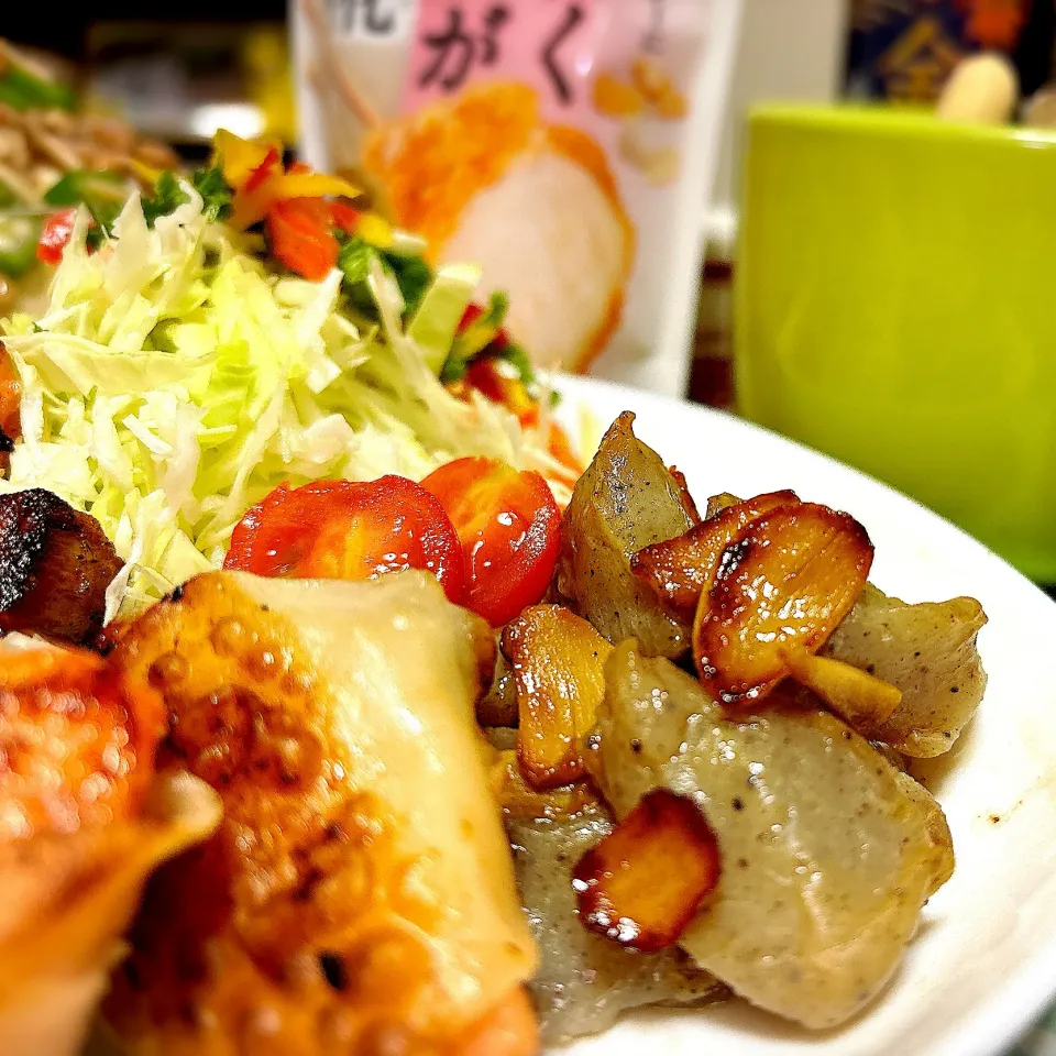 蒟蒻＆にんにく 炒めただーけ。|tonaさん