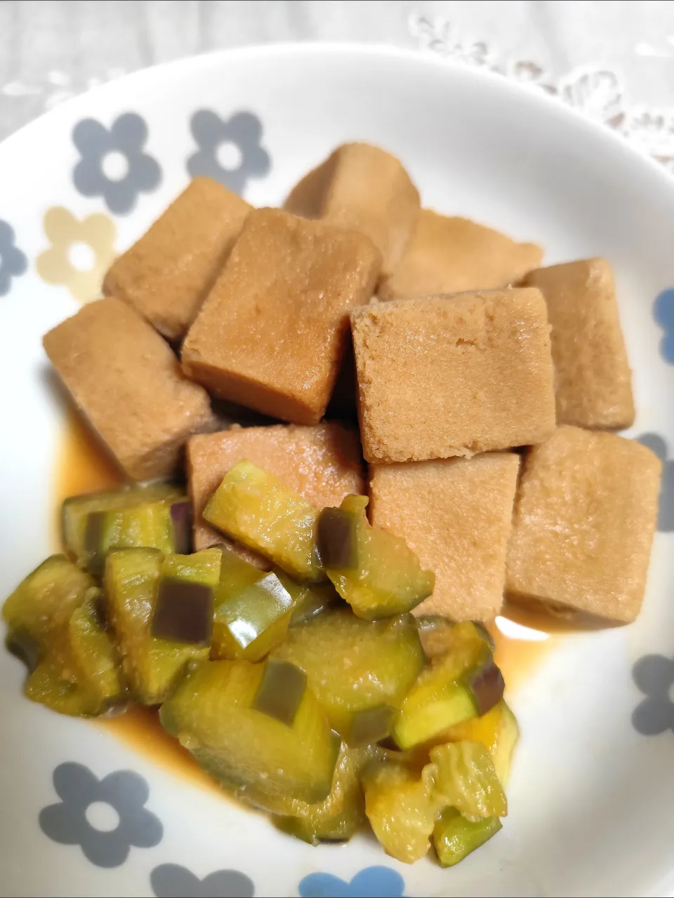 m.rafuさんの料理  醤油と糀甘酒のきゅうり漬物の残り汁＋糀甘酒、液みそ料亭の味足して煮ました(ミニ高野豆腐、なす煮物)|m.rafuさん