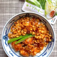 鶏みそ煮と揚げ玉ふりかけ丼|栃倉 直人さん