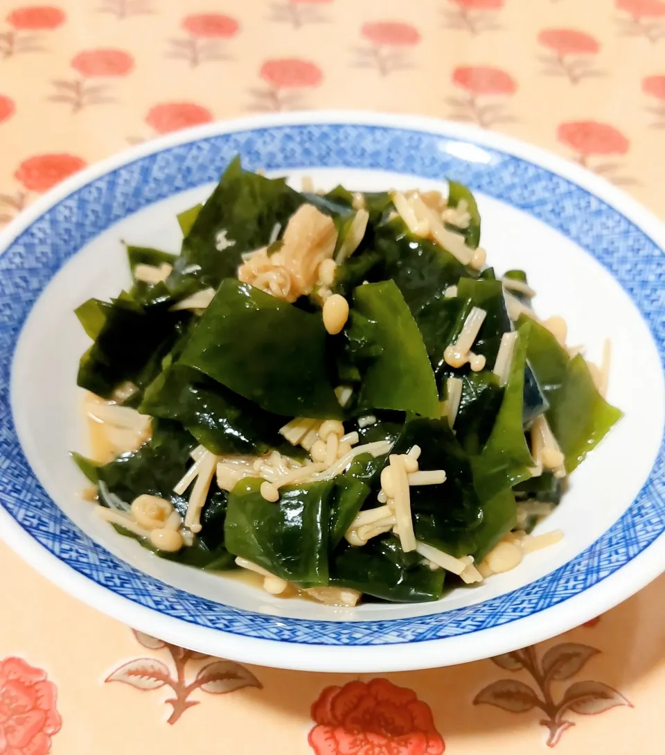 わかめとエノキのわさび和え|きつねさん