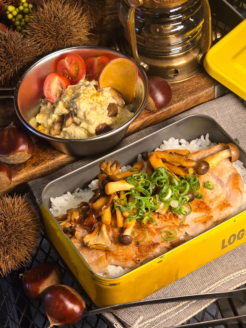 ポークステーキきのこソースと栗とクリームチーズのサラダ|オハナシマンさん