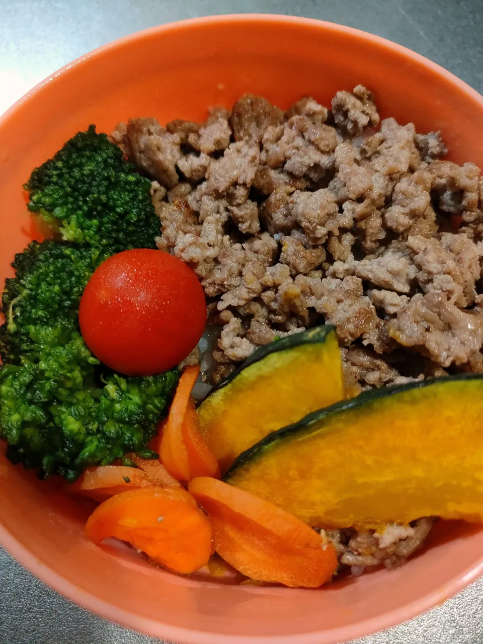 そぼろご飯と蒸し野菜|アボカド🥑さん