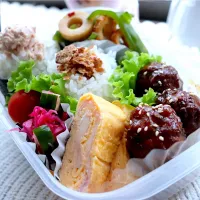 おにぎり弁当（ツナマヨ、サクサク鰹節）|★SHOKO★さん