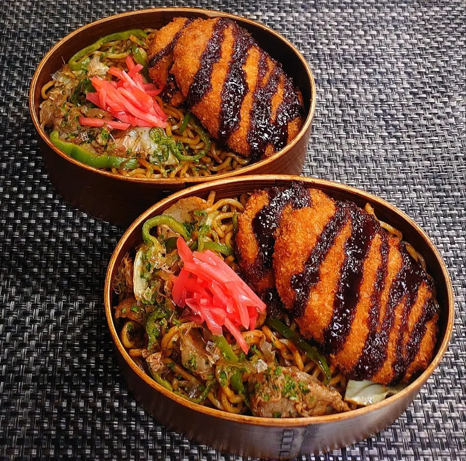 母とムスコのラブラブおソロ♪焼きそばコロッケ弁当弁当|からあげビールさん