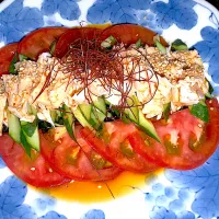 棒棒鶏の残りの材料にわかめ入れて，自家製の返しにレモン汁ラー油少々食欲ない時の万能だれ|ナタママさん