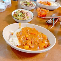 サラダ(レタス 生ハム ブロッコリー しめじ)
カレーライス|miyukitchen🍳さん