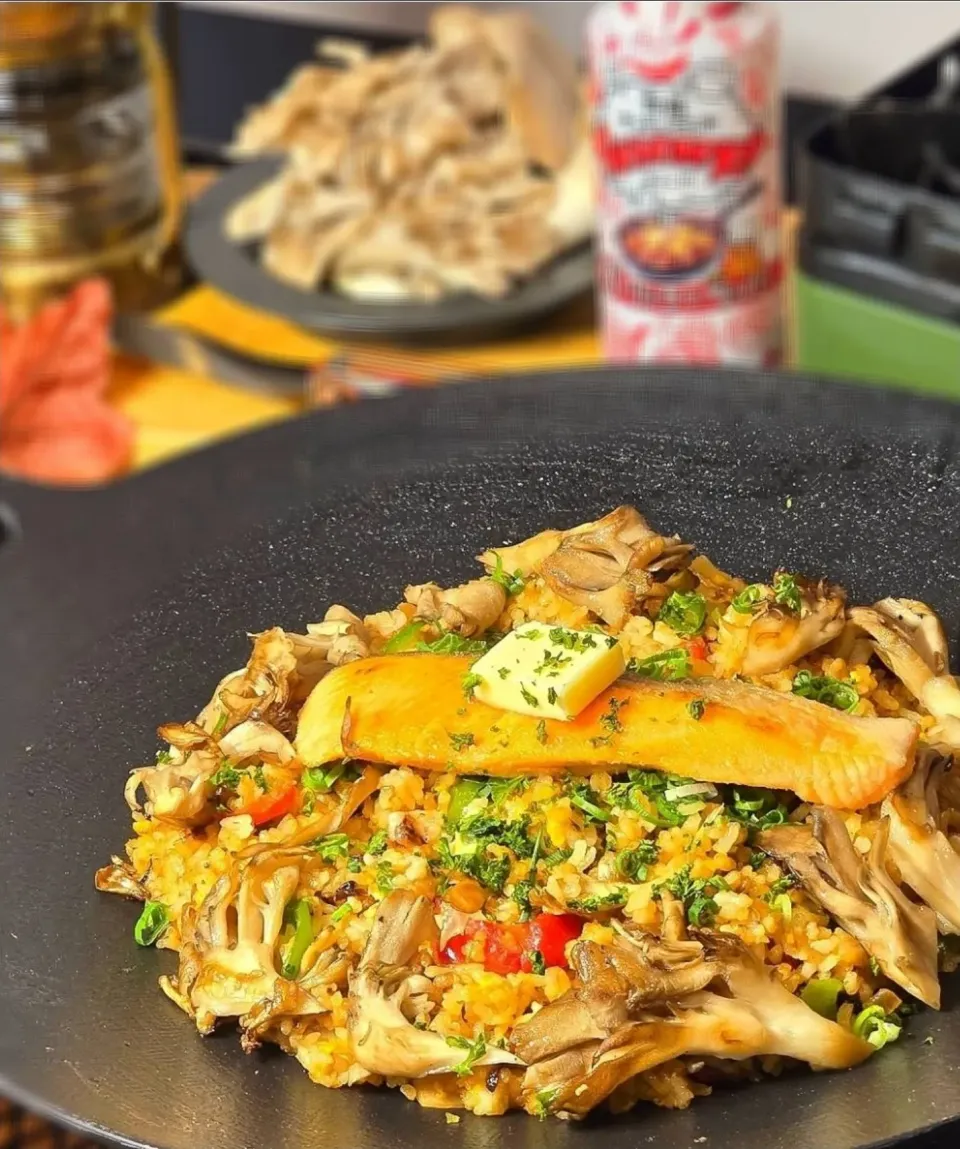 秋鮭ときのこのチャーハン|オハナシマンさん