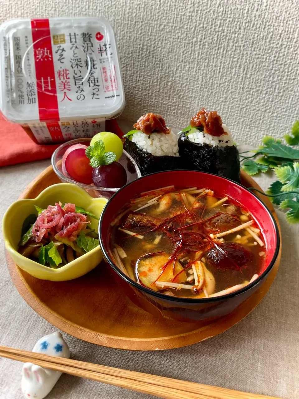 なすと豚ひき肉の麻婆味噌汁deおにぎりワンプレート|スイーツポテトさん