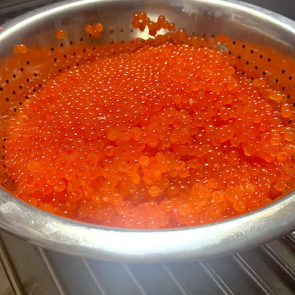 初モノ　いくらの醤油漬け　生筋子を購入して泡立て器でほぐしてみましたよ。簡単！！|renharuruさん