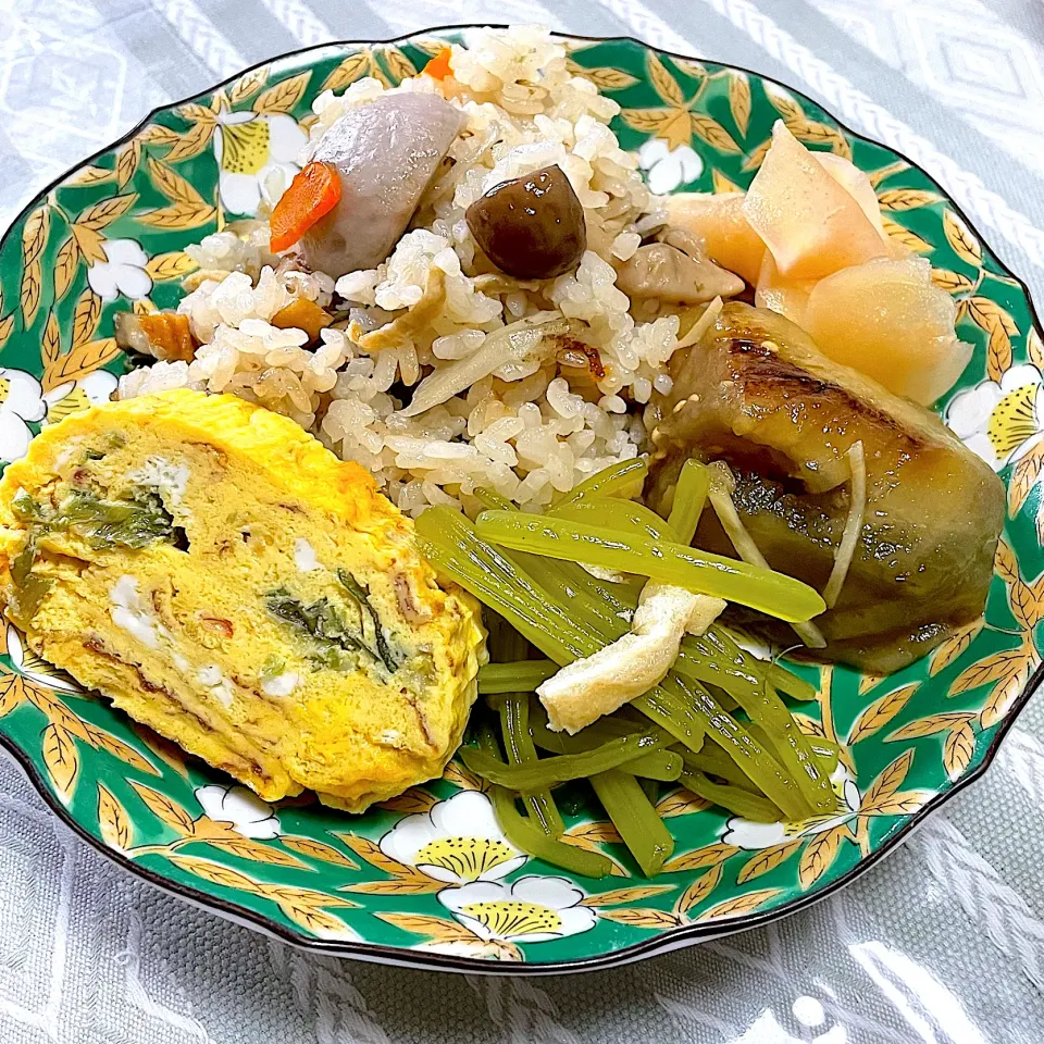 grandmaちでランチ☆炊き込みご飯、だし巻き卵焼き、さつまいものつる煮物、茄子のあっさり煮、新生姜甘酢漬け|kaoriさん