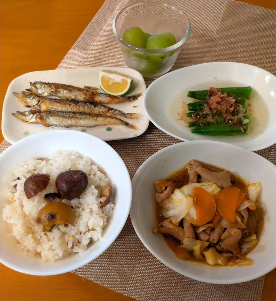 ☆甘栗炊き込みご飯　☆揚げ焼きシシャモ　☆ホルモン焼　☆オクラ煮浸し　☆シャインマスカット|chikakoさん
