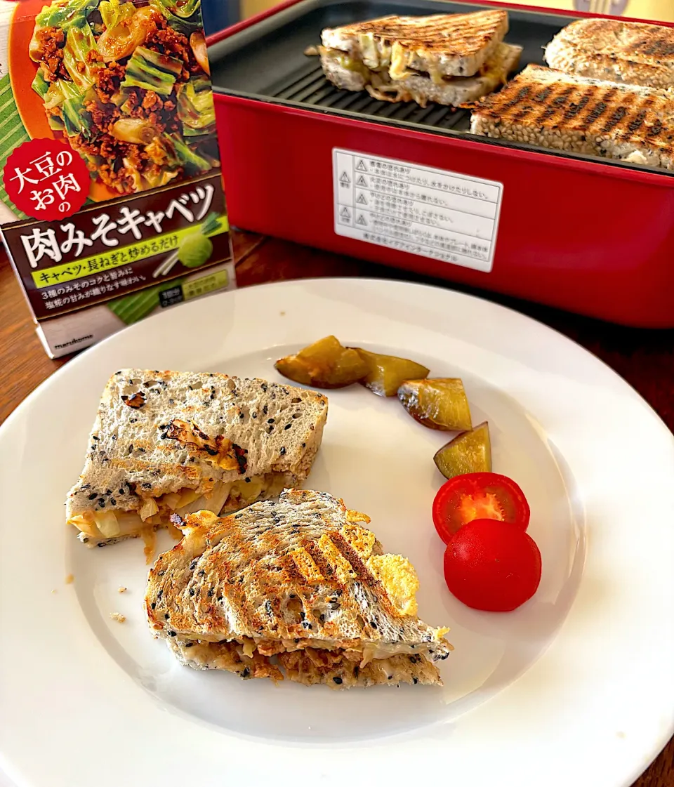 ブランチ♯ホットサンド♯肉みそキャベツ♯ブルーノ|小松菜さん