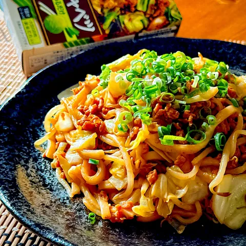 「ダイズラボ 大豆のお肉 肉みそキャベツ」を使ってみたSnapdishの料理・レシピ写真:大豆のお肉の肉みそキャベツで焼きうどん