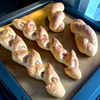 全粒粉入りベーコンエピとねじりパン|acokaさん