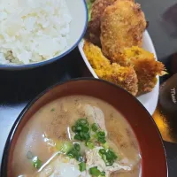 カボチャのコロッケ・ご飯・味噌汁|chiyukiさん