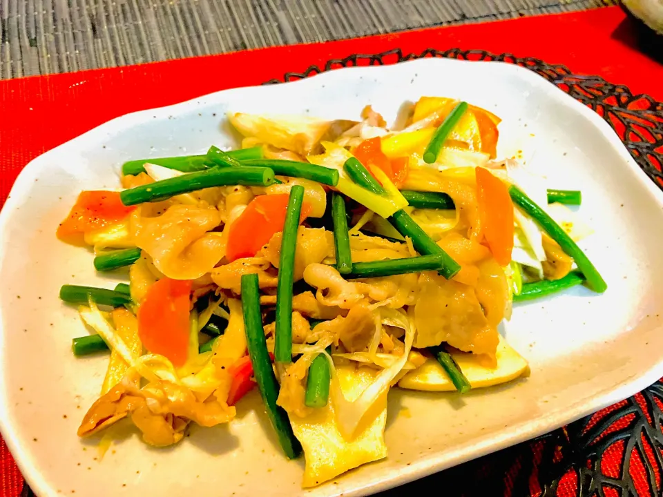 ✩.*˚豚肉とエリンギとニンニクの芽のうま塩炒め|ゆきえもんさん