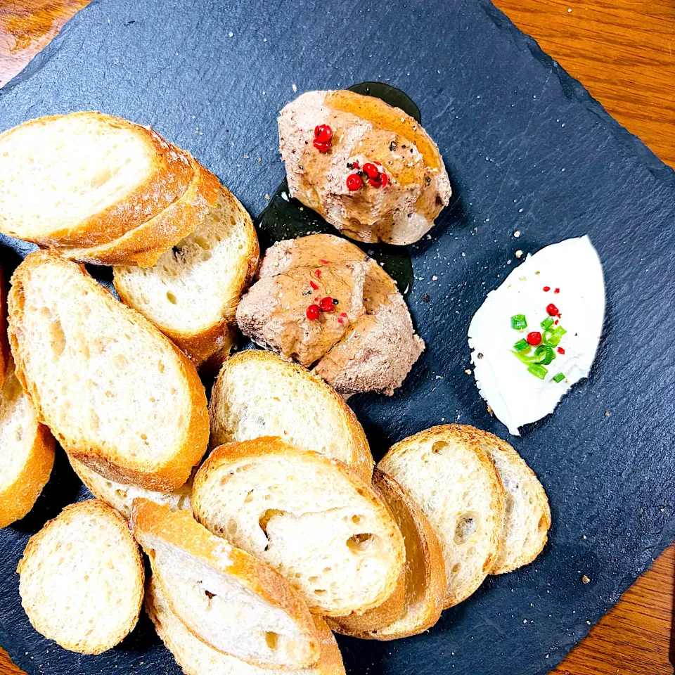 レバームースとクリームチーズ|Akira Sugiharaさん