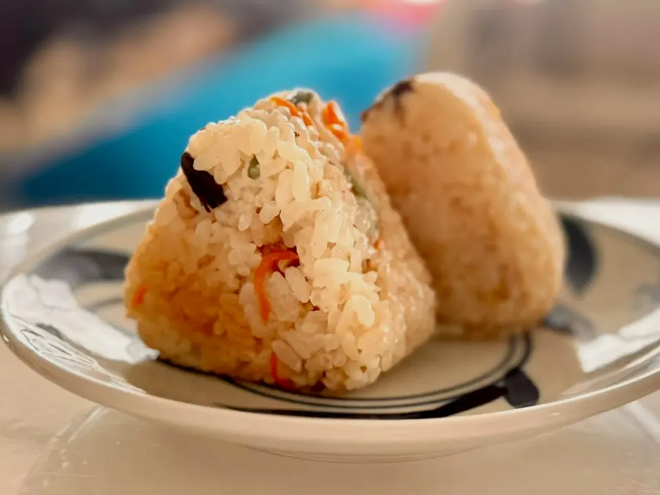 あさりのかやくおにぎり|女神さん