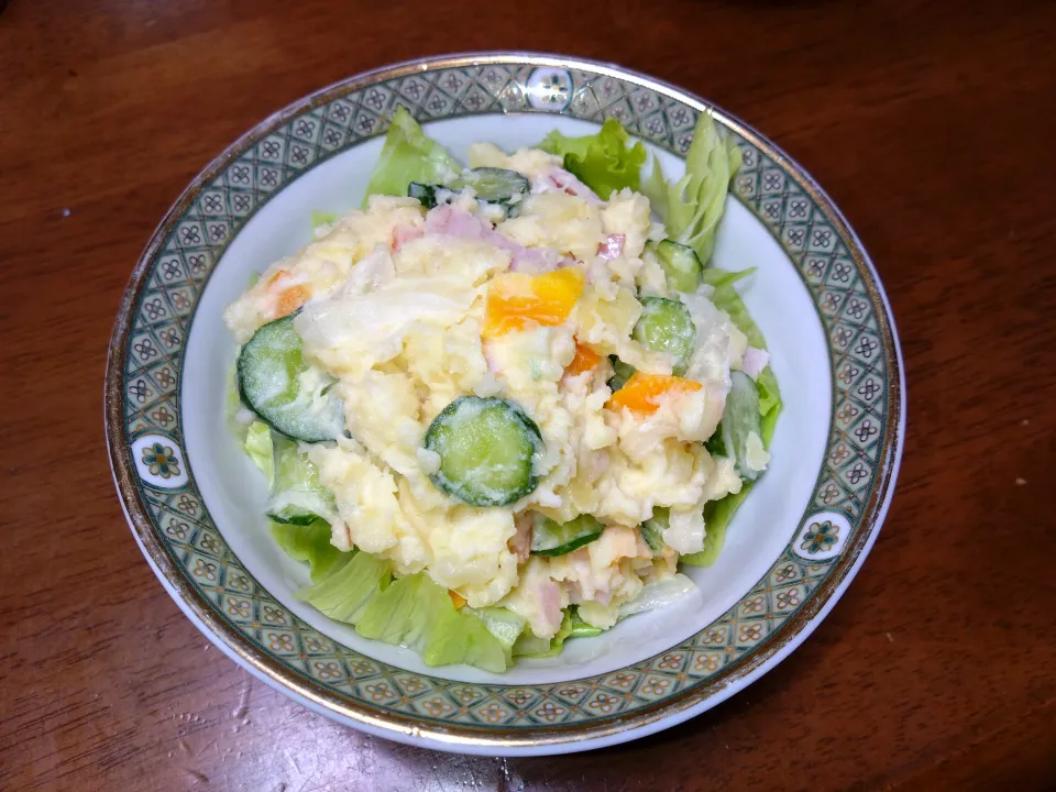 からあげビールさんの料理 夫が褒めた!!抱えて食べたい♪お惣菜屋さん風基本のポテサラ|秀美«シュウビ»さん