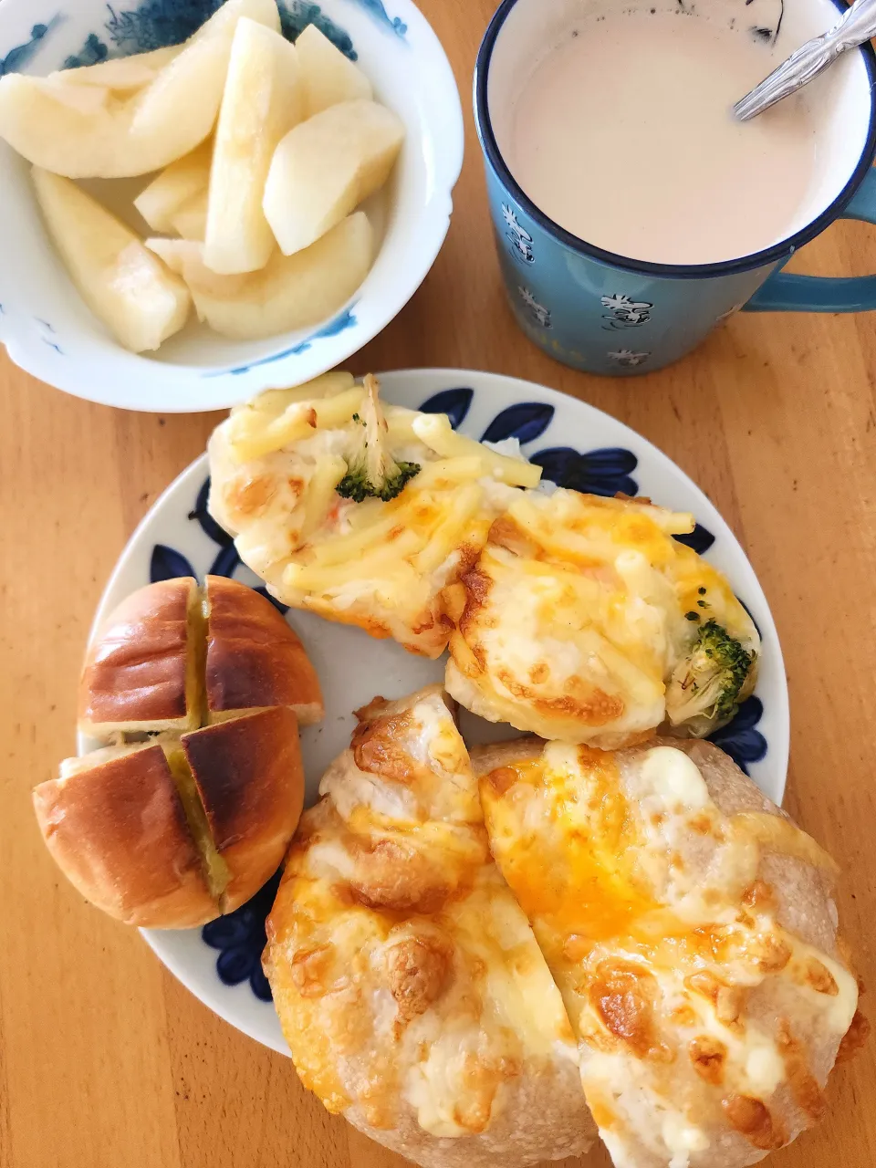 パン、梨、チャイ|さきさん