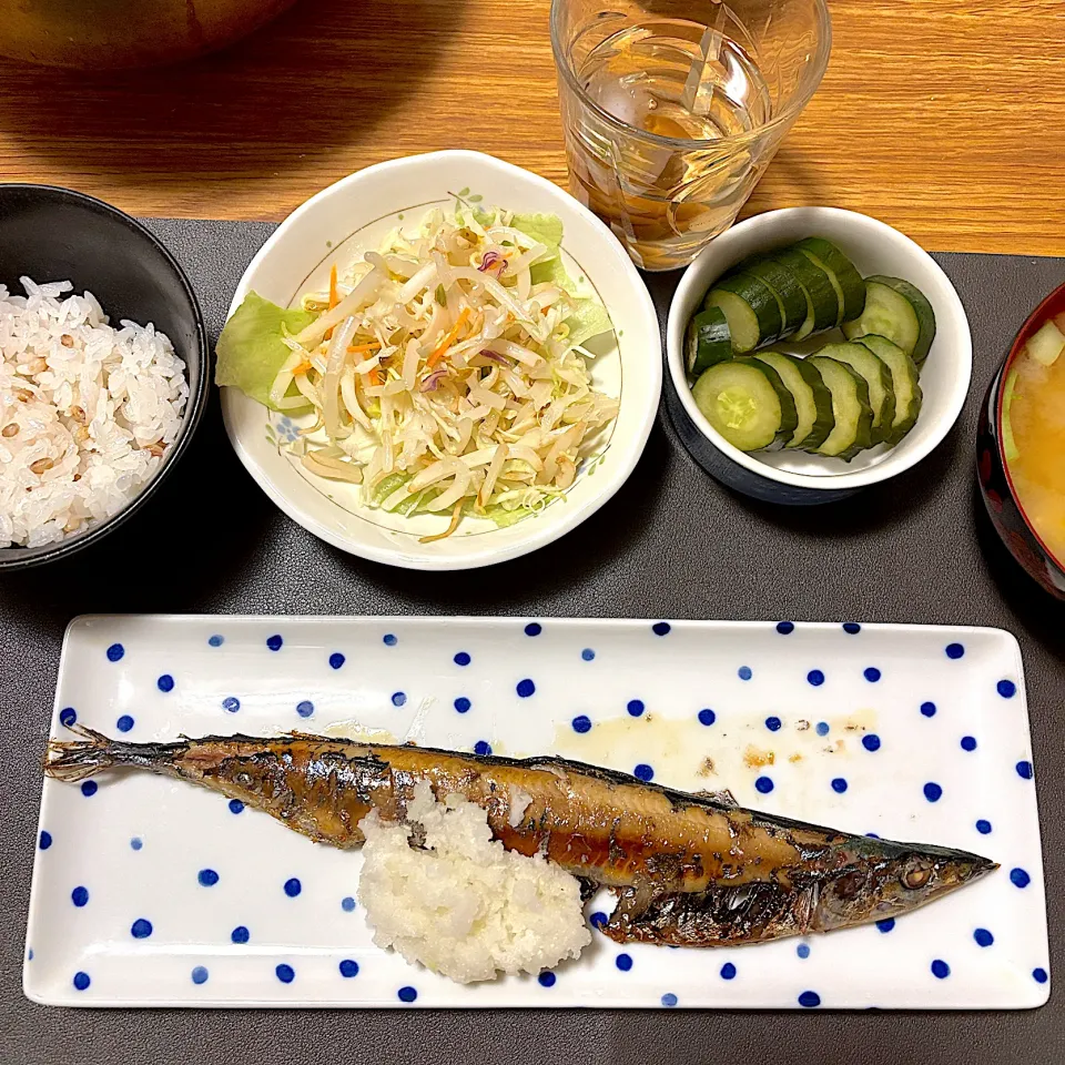 2025/09/21 北海道 さんま 魚焼グリル 、キャベツもやしサラダ、きゅうり漬物、大根葉味噌汁|kykyさん