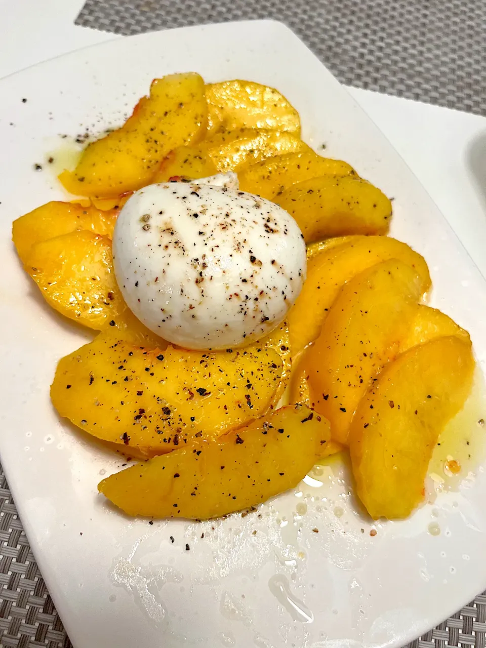 黄桃カプレーゼ|たちきちさん