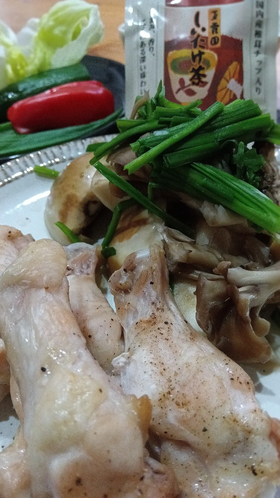 玉露園しいたけ茶で旨味プラスの手羽元と蒸し野菜|マイさん