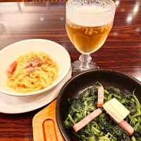 ガストのペペロンチーノ（ハーフ）、ほうれん草ベーコン、ビール（グラス）|すーさん
