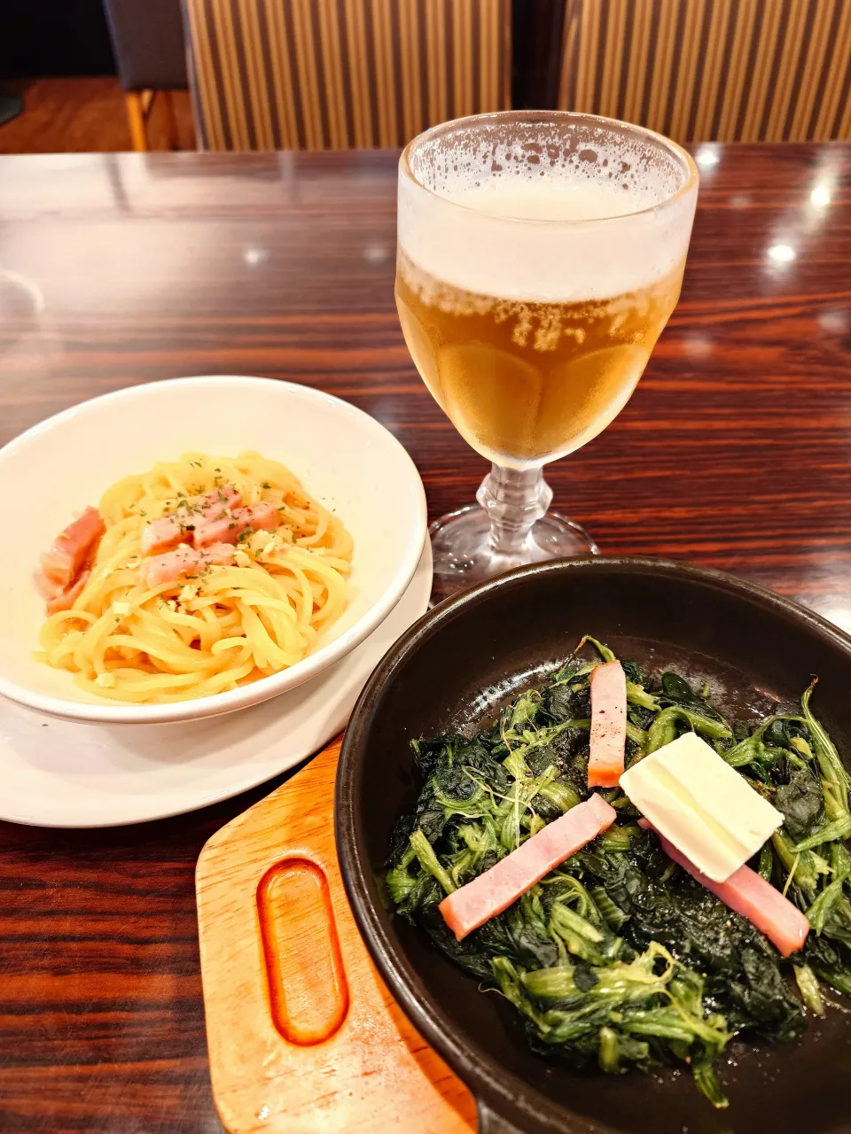 ガストのペペロンチーノ（ハーフ）、ほうれん草ベーコン、ビール（グラス）|すーさん