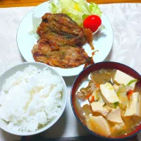 9/22の夕食
鰯の蒲焼き
キャベツときのこの豚汁風味噌汁
白米|卯月さん