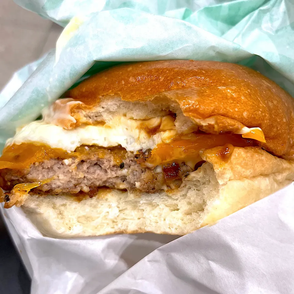 ロッテリア 和風半熟月見 絶品チーズバーガー|四天王さん