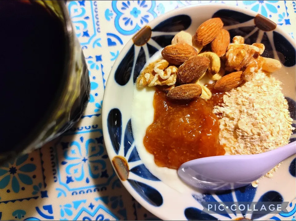 義母さん作無花果ジャムでオートミールナッツヨーグルト|m.rafuさん